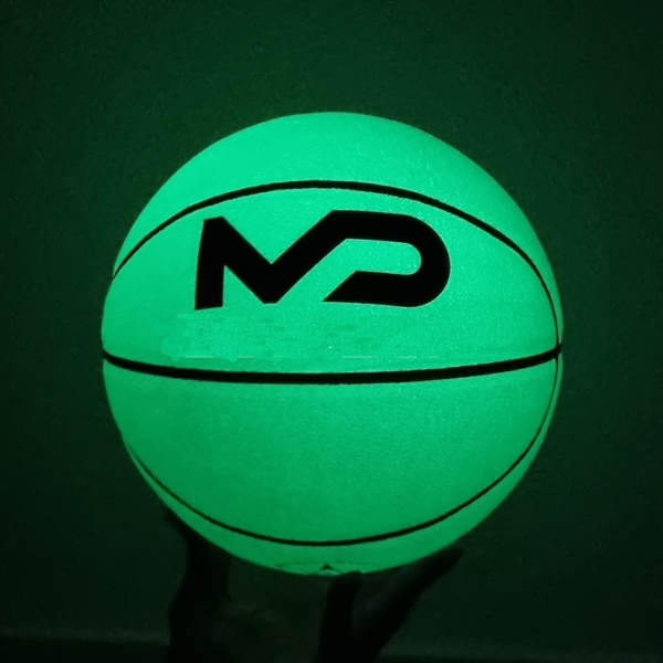 Glow in the dark basketbal
