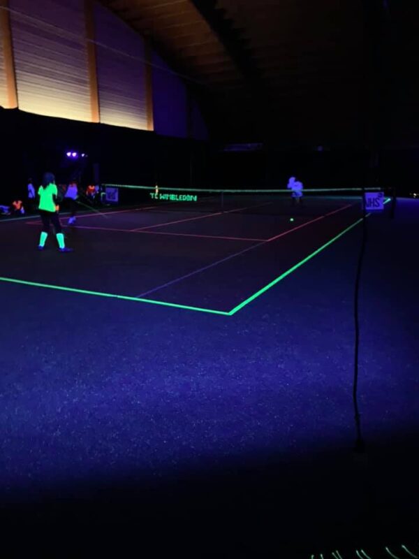 glow in the dark tennis huren